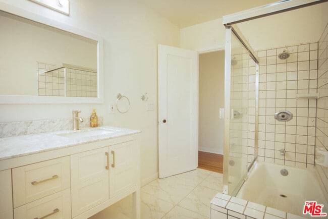 Building Photo - 6501 Drexel Ave