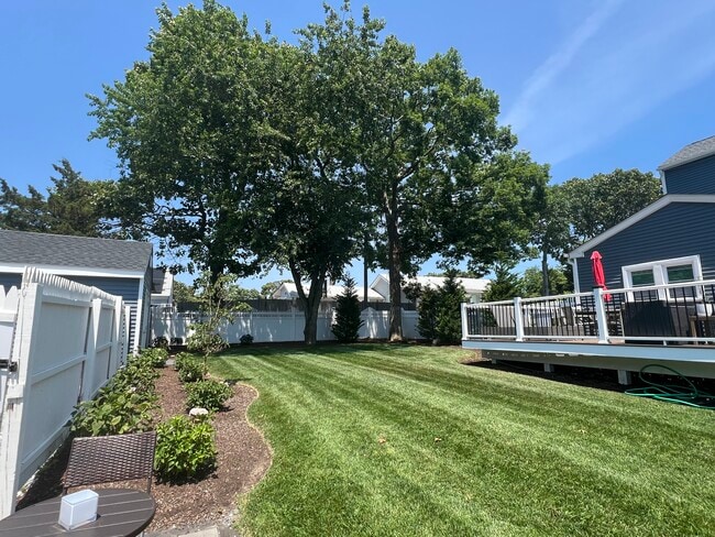 Building Photo - 749 1st St