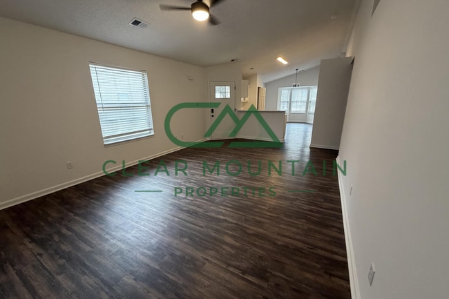 Building Photo - Fully Updated 3BR/2BA with Open Floor Plan & High Ceiling!