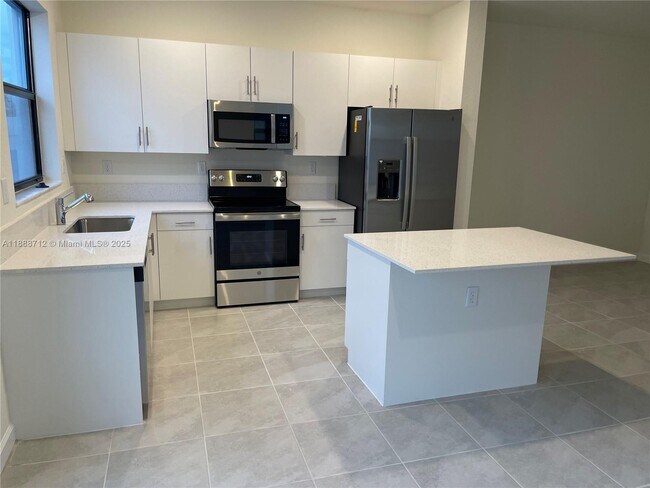 Building Photo - 3322 W 114th Terrace