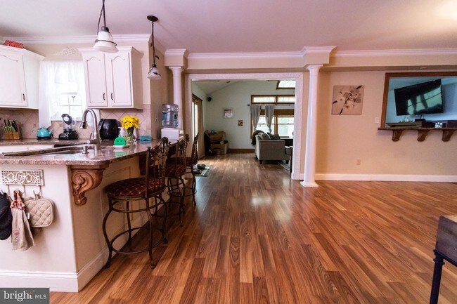Building Photo - 305 Cherokee Dr