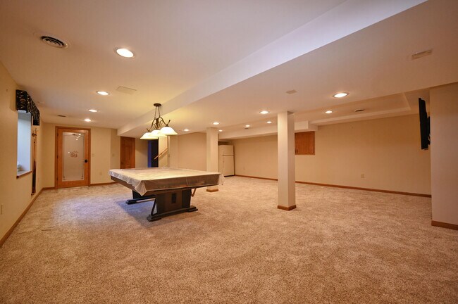 Building Photo - 202 Lac La Belle Dr