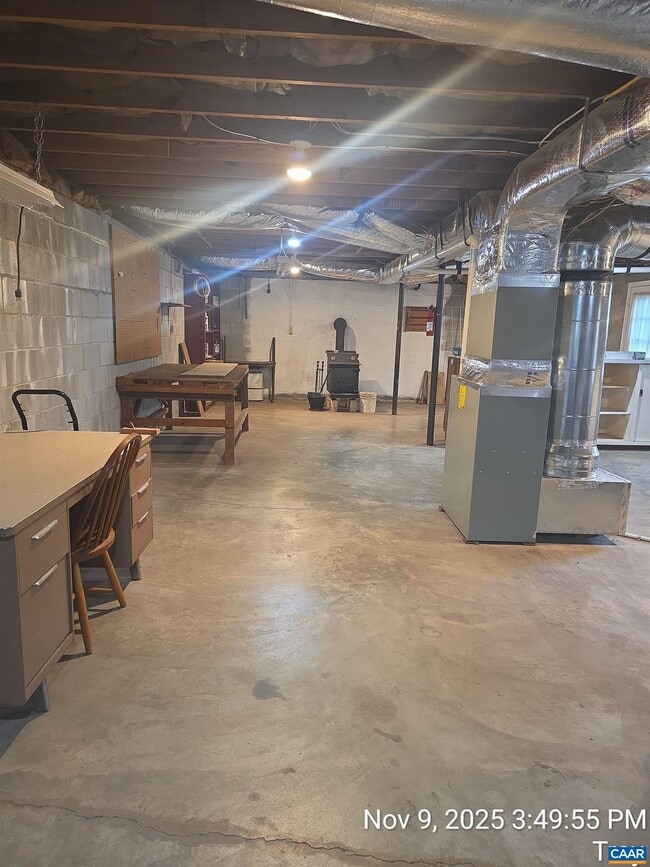 Building Photo - 912 Hunters Lodge Rd