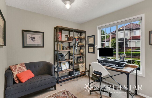 Building Photo - $1000 Off First Months Rent in Lake Oswego