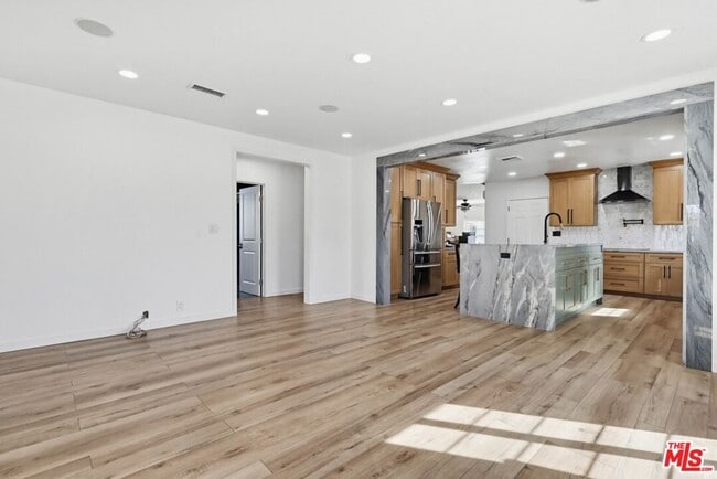 Building Photo - 2200 Easy Ave