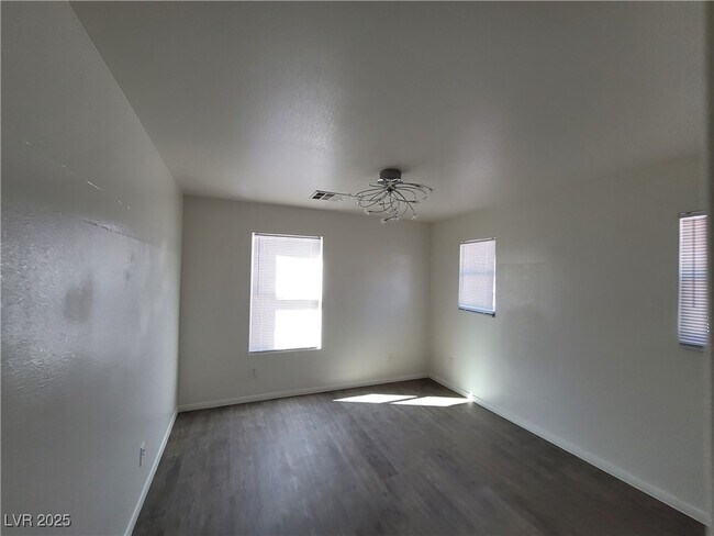 Building Photo - 10799 Flame Vine Ct