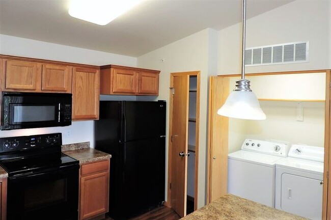 Building Photo - $1,200 | 2 Bedroom, 2 Bathroom 3rd Floor C...