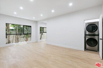 Building Photo - 7229 Willoughby Ave