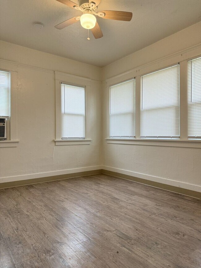 Building Photo - 860w22nd