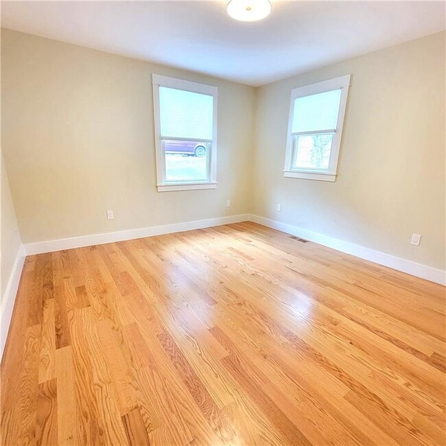 Building Photo - 33 Sakonnet Dr