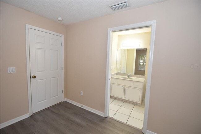 Building Photo - 8 Regency Dr