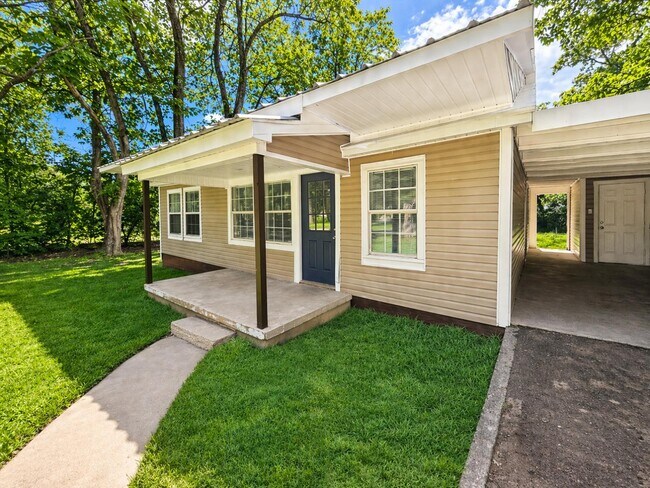 Building Photo - 299 Francis St