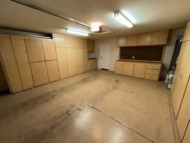 Building Photo - 12521 W Myer Ln