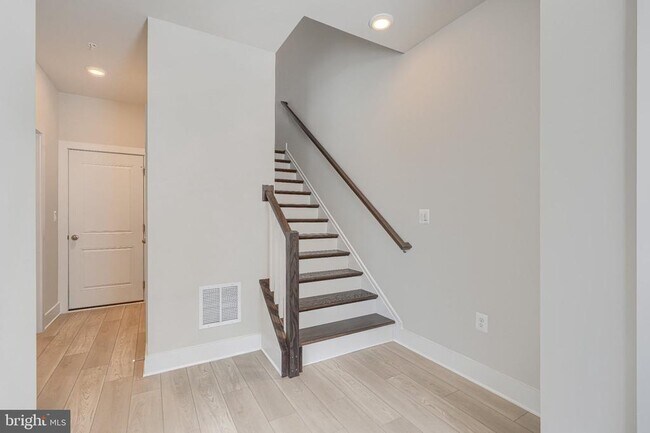 Building Photo - 2705 Ferry Bar Dr