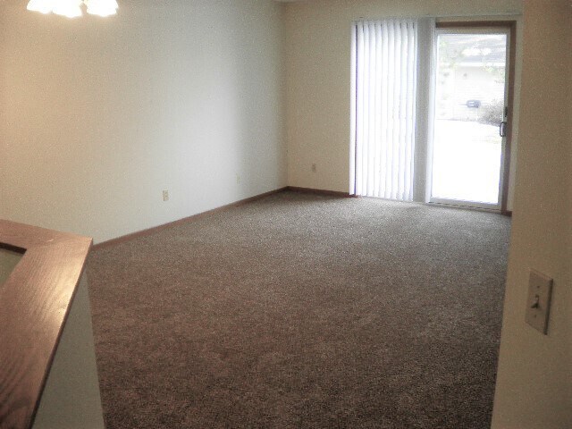 Building Photo - 855 Highview Dr