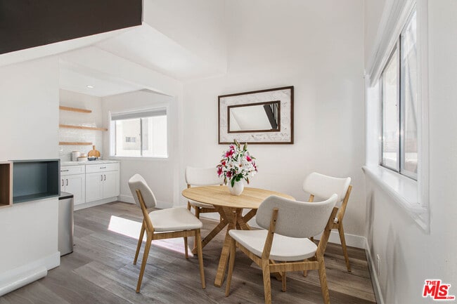 Building Photo - 1339 N Columbus Ave