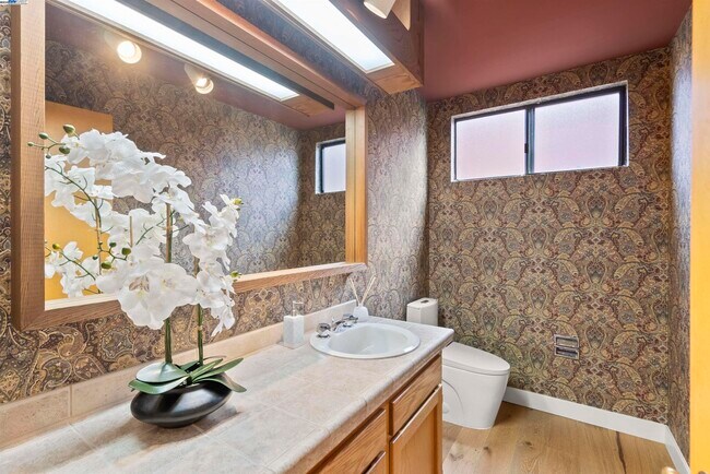 Building Photo - 6425 Zinn Dr