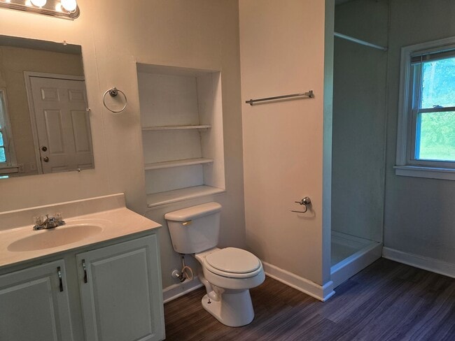 Building Photo - 3 bed/2 bath single- family home