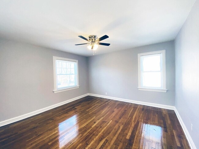 Building Photo - 4 Bed - 1 Bath Colonial for Rent in Clevel...