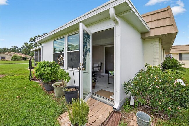 Building Photo - 202 Bedford St