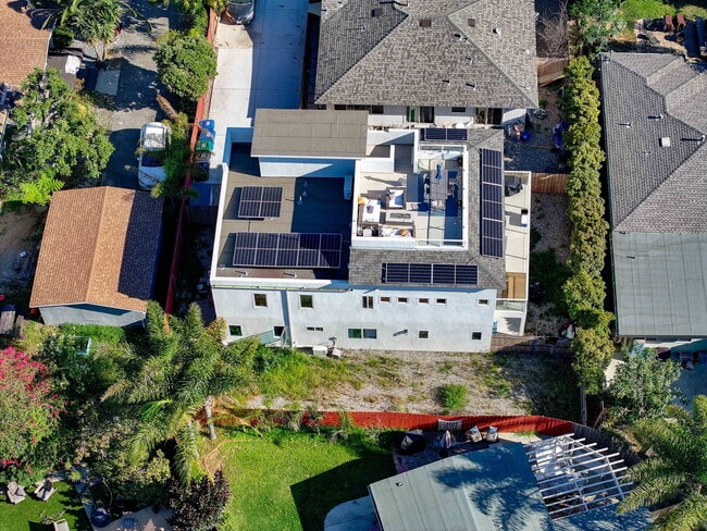 Building Photo - 810 California St