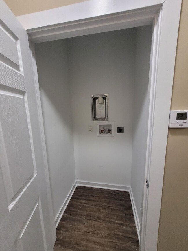 Building Photo - Now Leasing -Madison Co-Comer, GA-2 Bedroom 1.5 Bathroom Apartment in Historic Downtown Comer, GA...