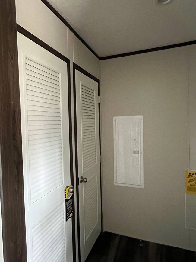 Building Photo - 14142 Lorraine Rd