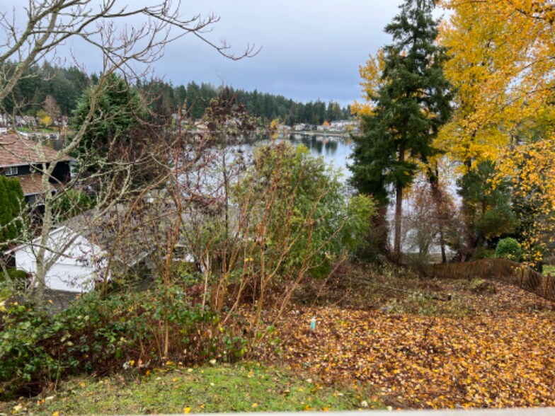 Building Photo - 12 Lake Louise Dr SW