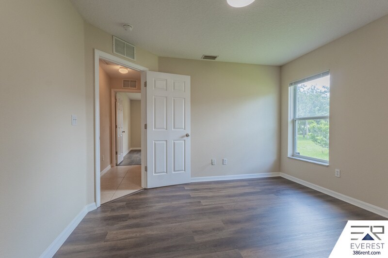 Building Photo - 26 Round Table Ln