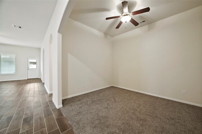 Building Photo - 1403 Holly Chase Dr