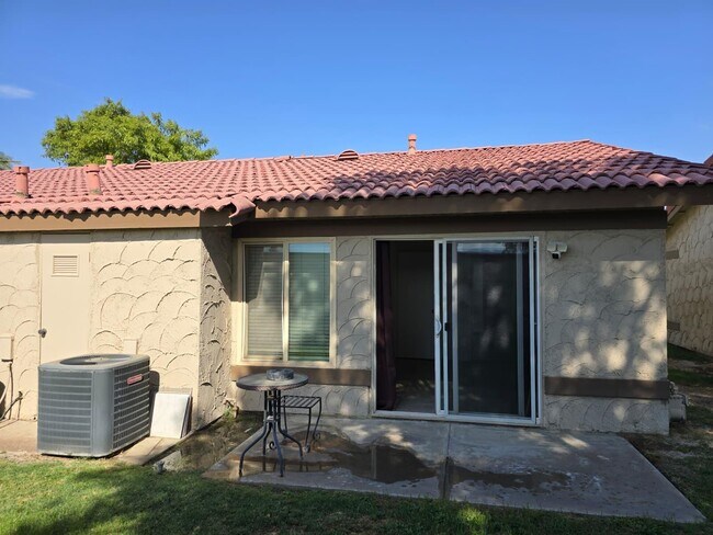 Building Photo - 82075 Country Club Dr