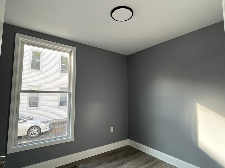 Building Photo - 683 State St