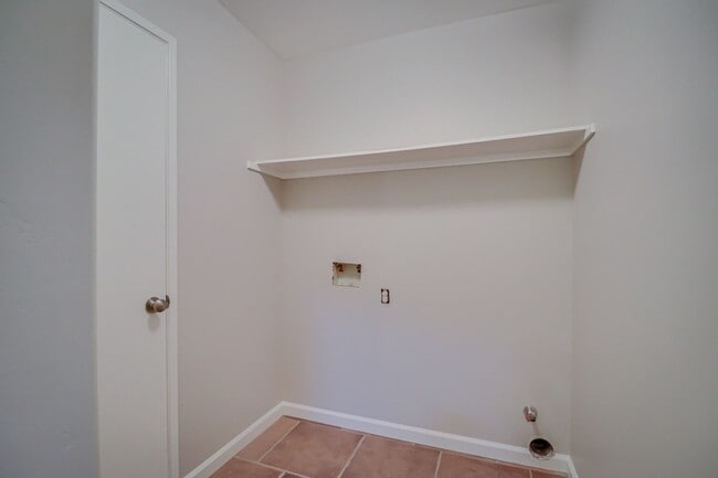 Building Photo - Home in NW Bakersfield!