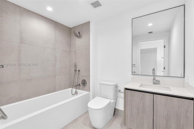 Building Photo - 9201 E Bay Harbor Dr