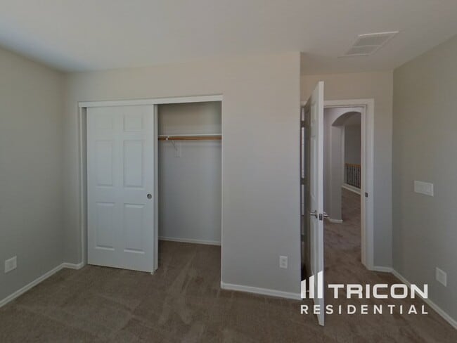 Building Photo - 40984 W Colby Dr