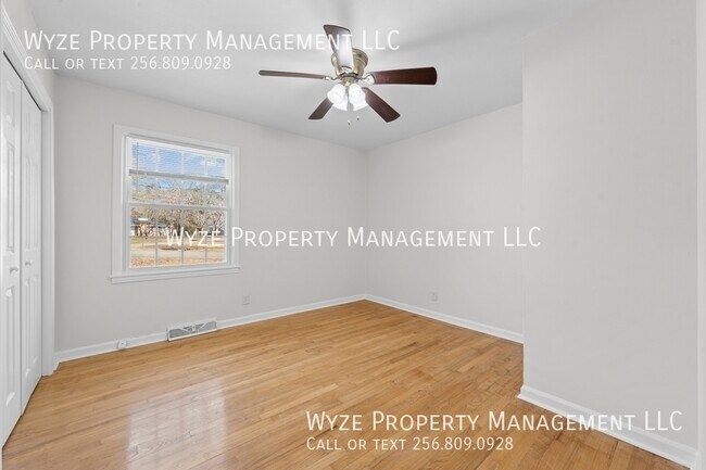 Building Photo - 2209 Rothmore Dr SW