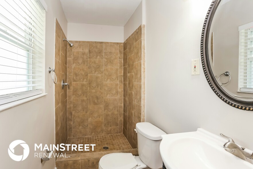 Building Photo - 1217 Brookmont Ave E