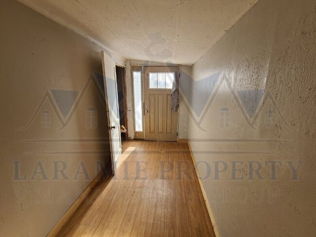 Building Photo - 105 E Jackalope Ct