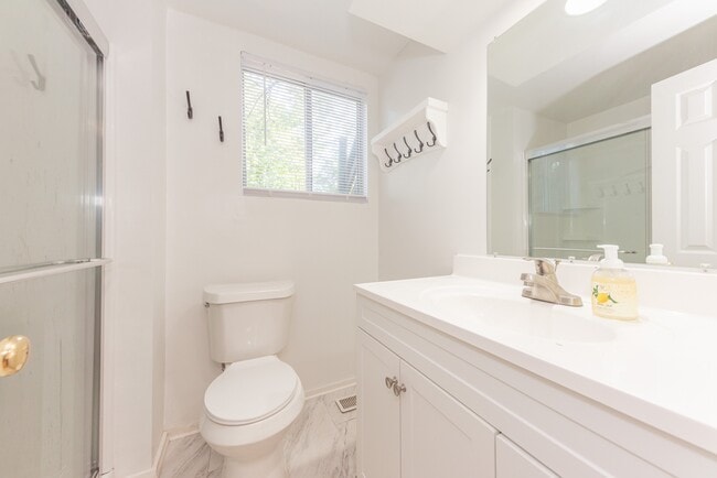 Building Photo - 1031 S Forest Ave