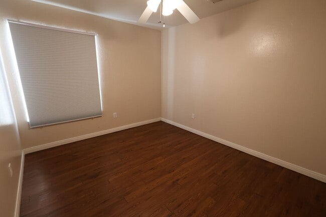 Building Photo - Beautiful home with paid Solar in Seven Oaks!