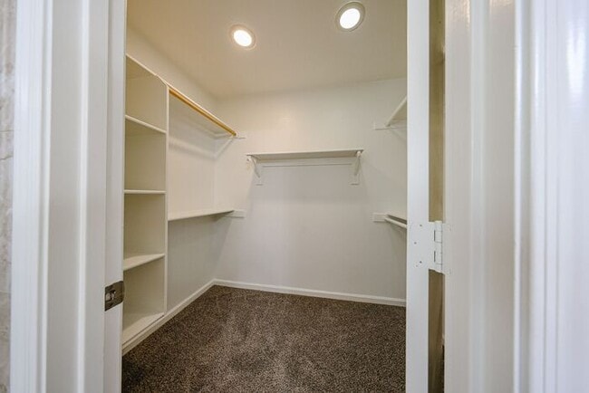 Building Photo - 3 Bed, 2 bath single level home in great C...