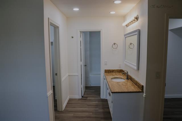 Building Photo - 2122 Teakwood Ln