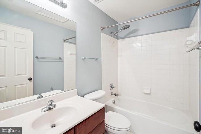 Building Photo - 217 Chesterbrook Ct
