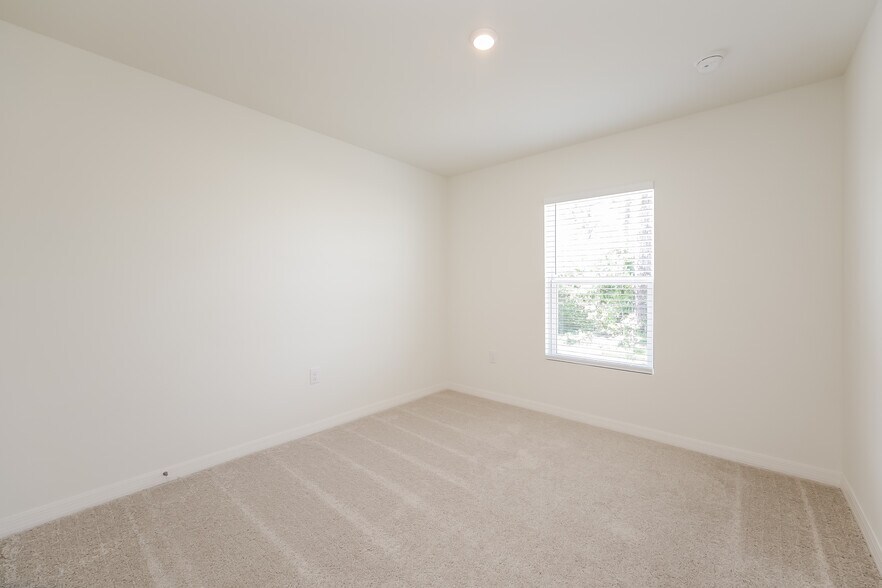 Building Photo - 4012 W Gator Cir