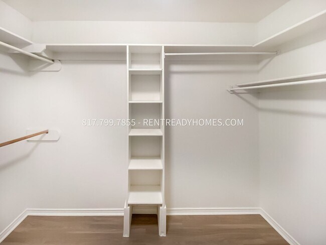 Building Photo - 203 W Shady Oaks Cir