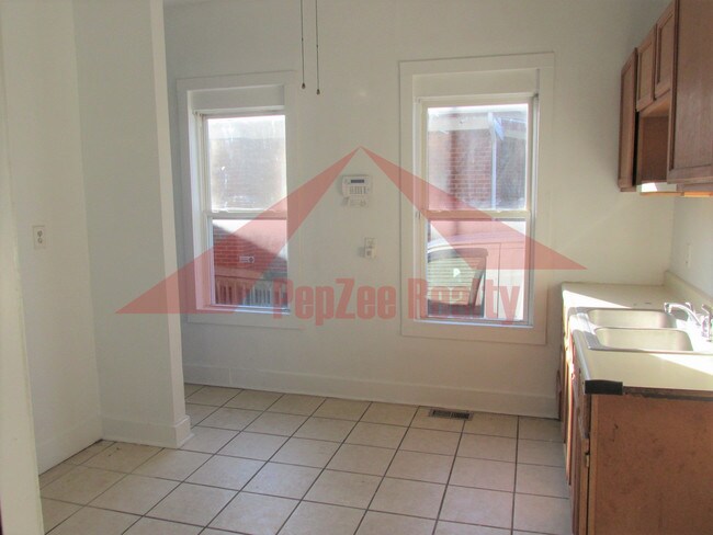 Building Photo - 2125 Catalpa Dr