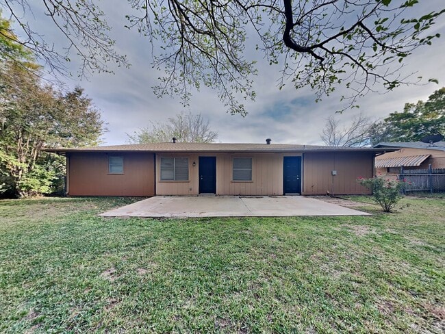 Building Photo - Charming 3-Bed, 2-Bath Home in Burleson with Garage Parking
