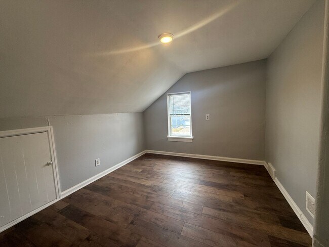 Building Photo - 407 N 12th St