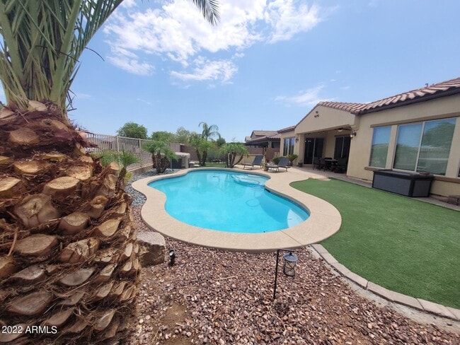 Building Photo - 19350 W Oregon Ave