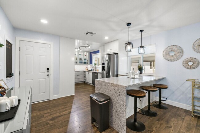 Building Photo - 8259 E Mulberry Ln